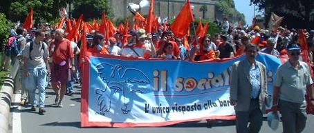 Il social banner at G8 protest in Genoa