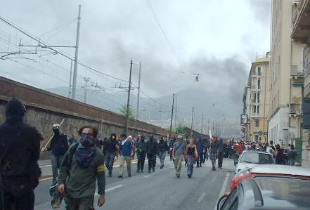 Black Block and smoke in Genao